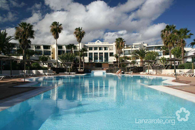 Alquiler vacacional de vivienda junto al mar en Costa Teguise, urbanización Playa Roca